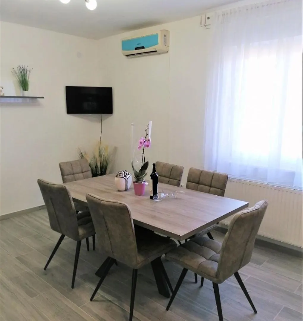 Apartments Lilac- 100M From Beach Trogir