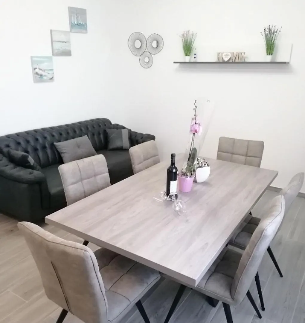 Apartments Lilac- 100M From Beach Trogir