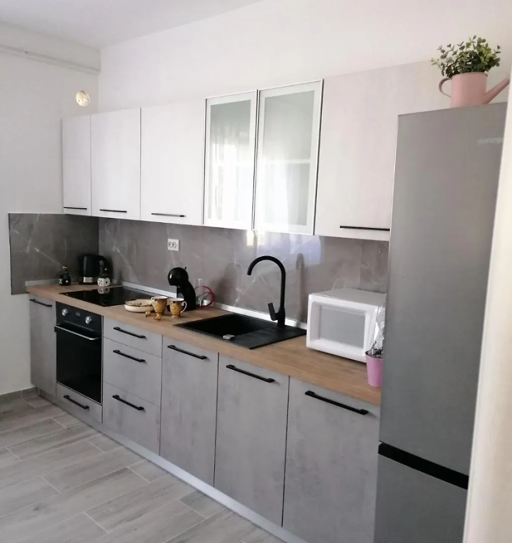 Apartments Lilac- 100M From Beach Trogir